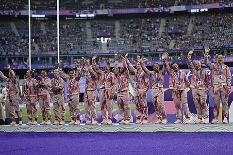 Women's Rugby Sevens: Canada team celebrate with their silver medal
